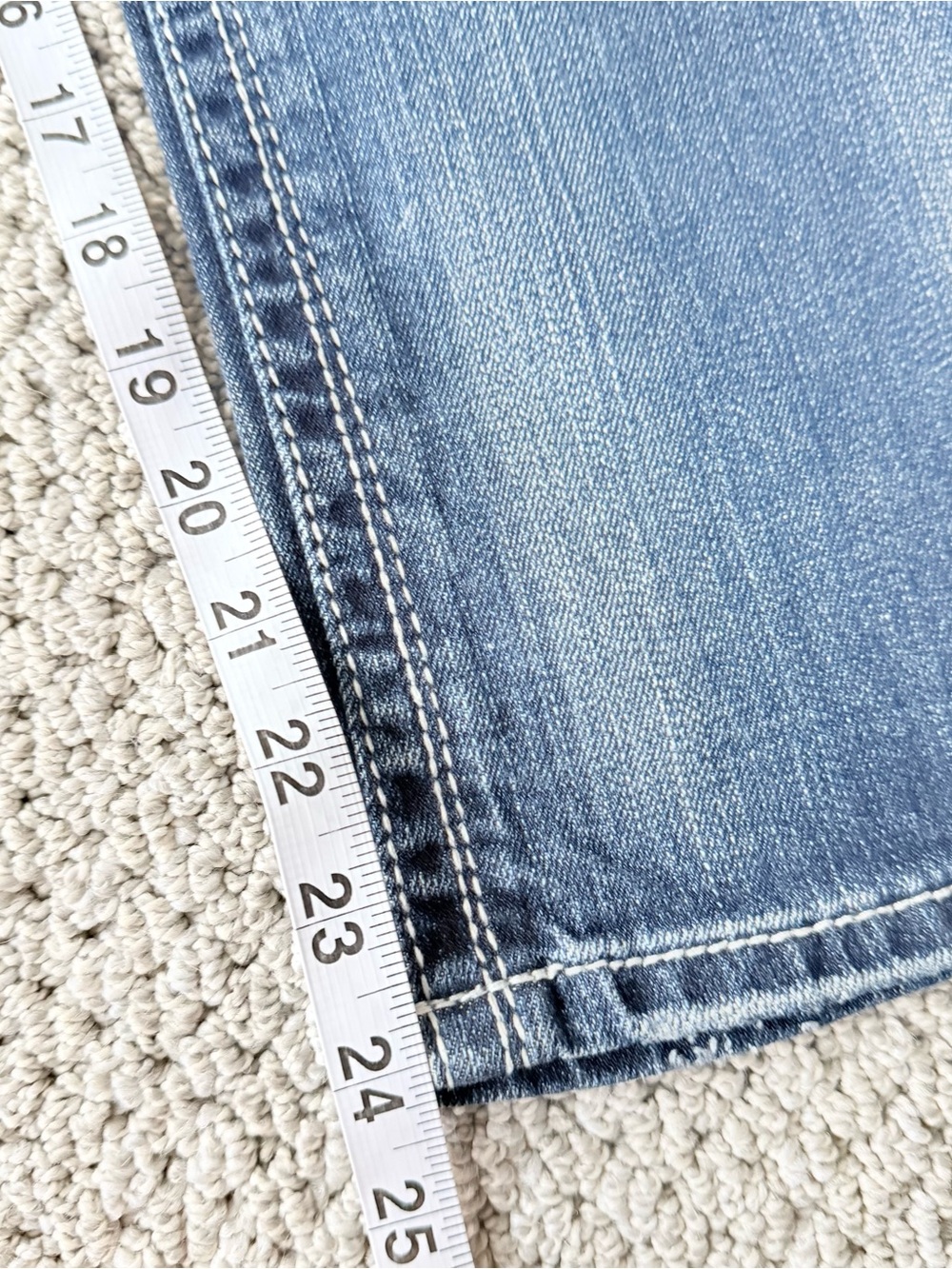 Daytrip Women's Light Blue Capri Low rise Jeans with Contrast Stitching - Picture 6 of 7